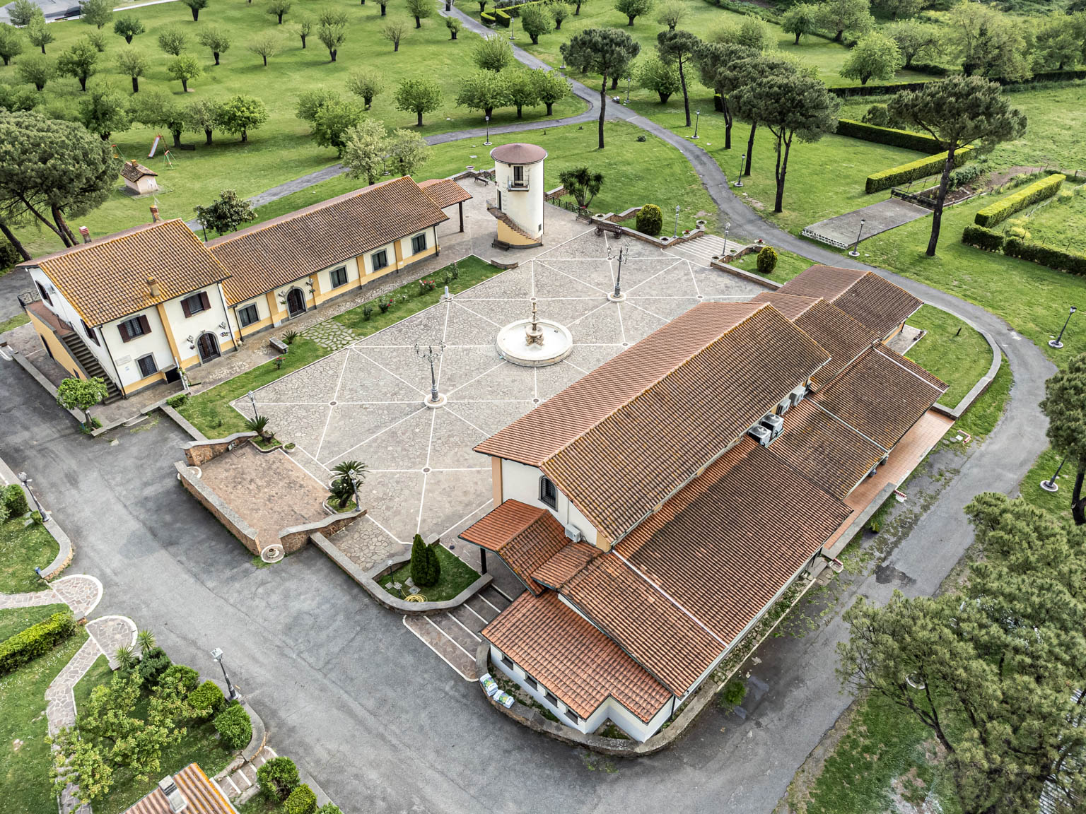 Complesso Casali di Capobianco - riprese aeree con drone per immobili di pregio